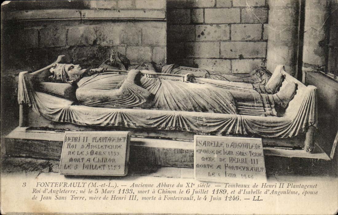 Fontevrault CPA Ancienne abbaye du 11eme siecle Tombeau de Henri II Plantagenet roi d'angelterre et d'isabelel angouleme