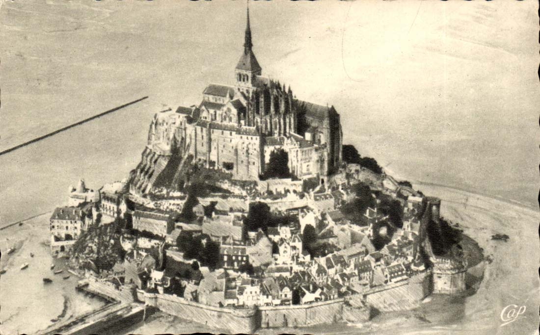 Le Mont saint Michel - Vue Aerienne CPA 