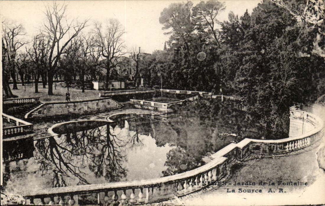 Nimes CPA Jardin de la fontaine