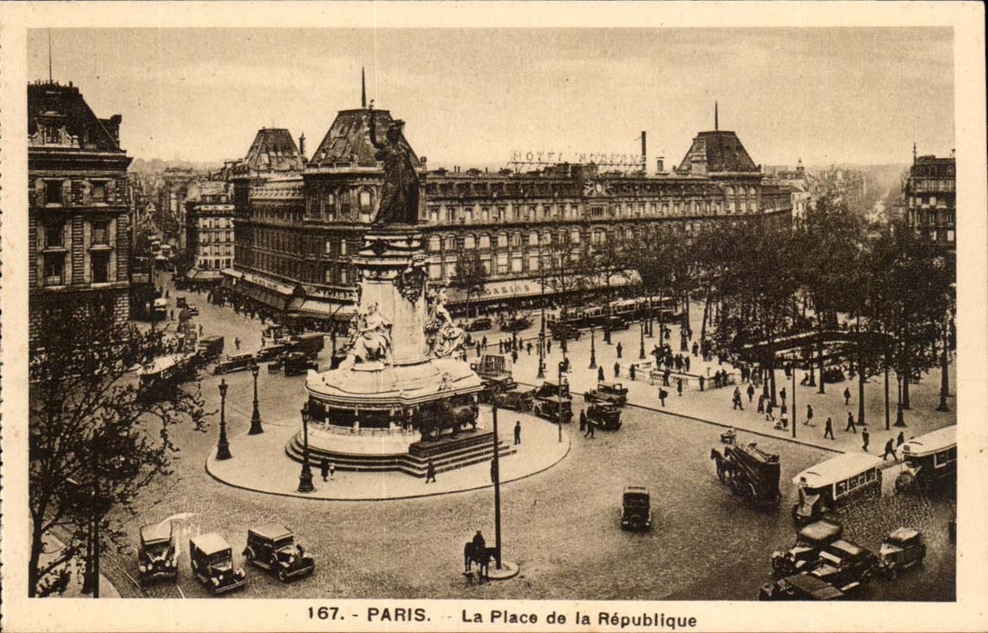 Paris CPA La place de la Republique