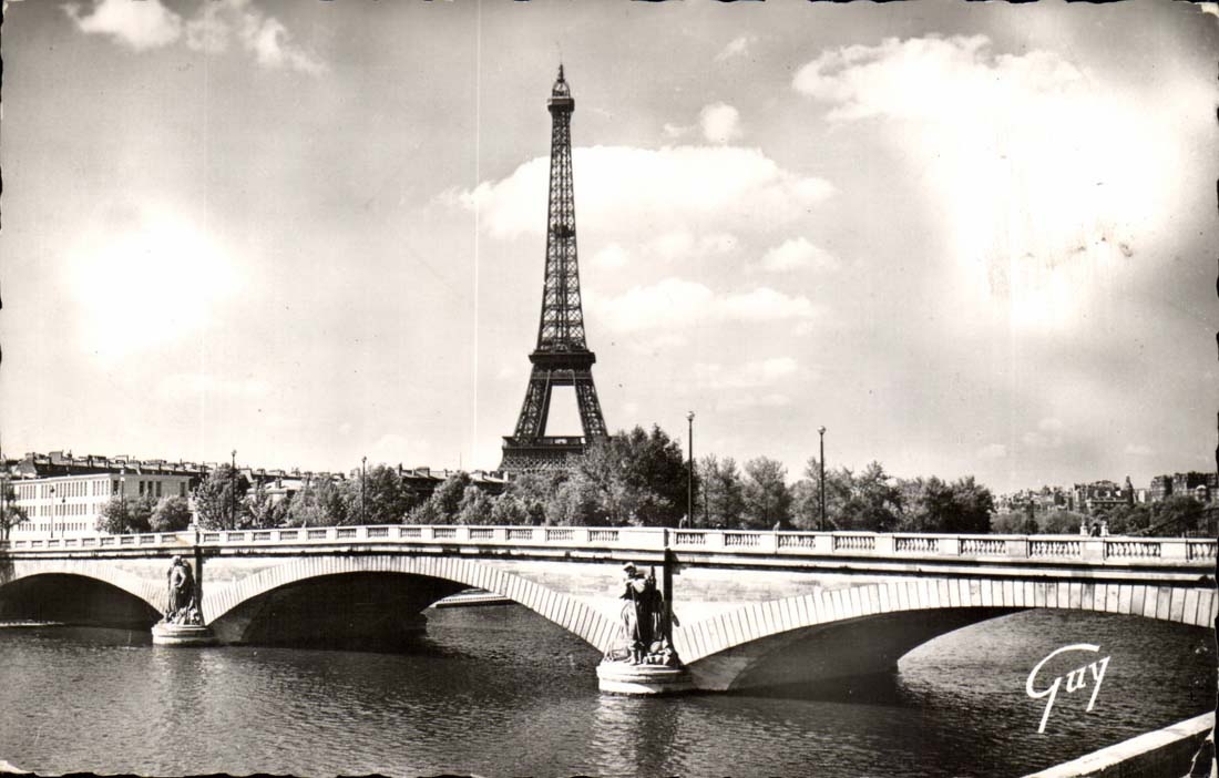 Paris CPA Le pont de l'Alma et la tour Eiffel
