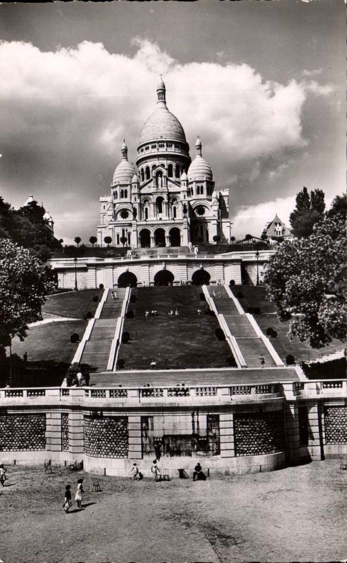 Paris CPA Montmartre Le SAcre Coeur et ses jardins