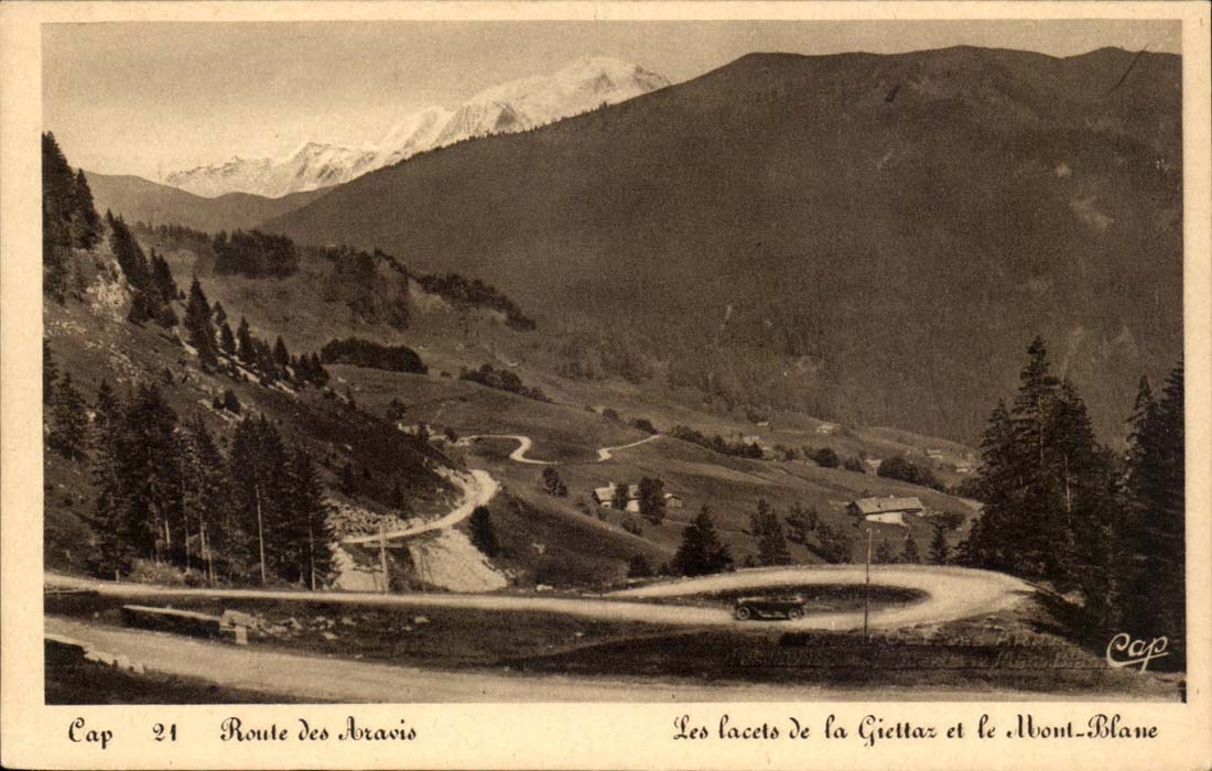 Les lacets de la Giettaz et le Mont-Blanc — Route des Aravis — Cap 24