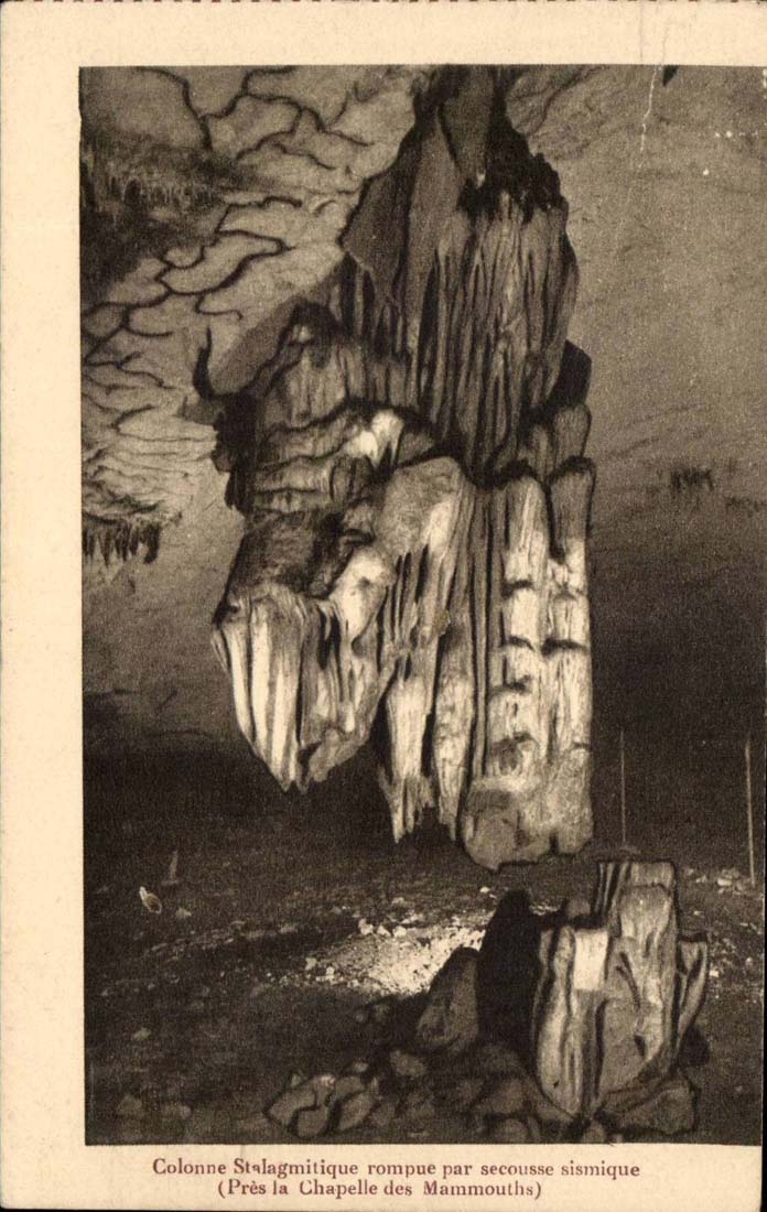 CPA Colonne stalagmitique rompue par secousse sismique (pres la chapelle des mammouths)