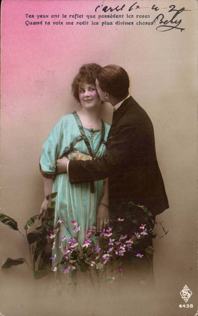 Jeune couple en tenue d'époque — Bely n°4438 — Paris