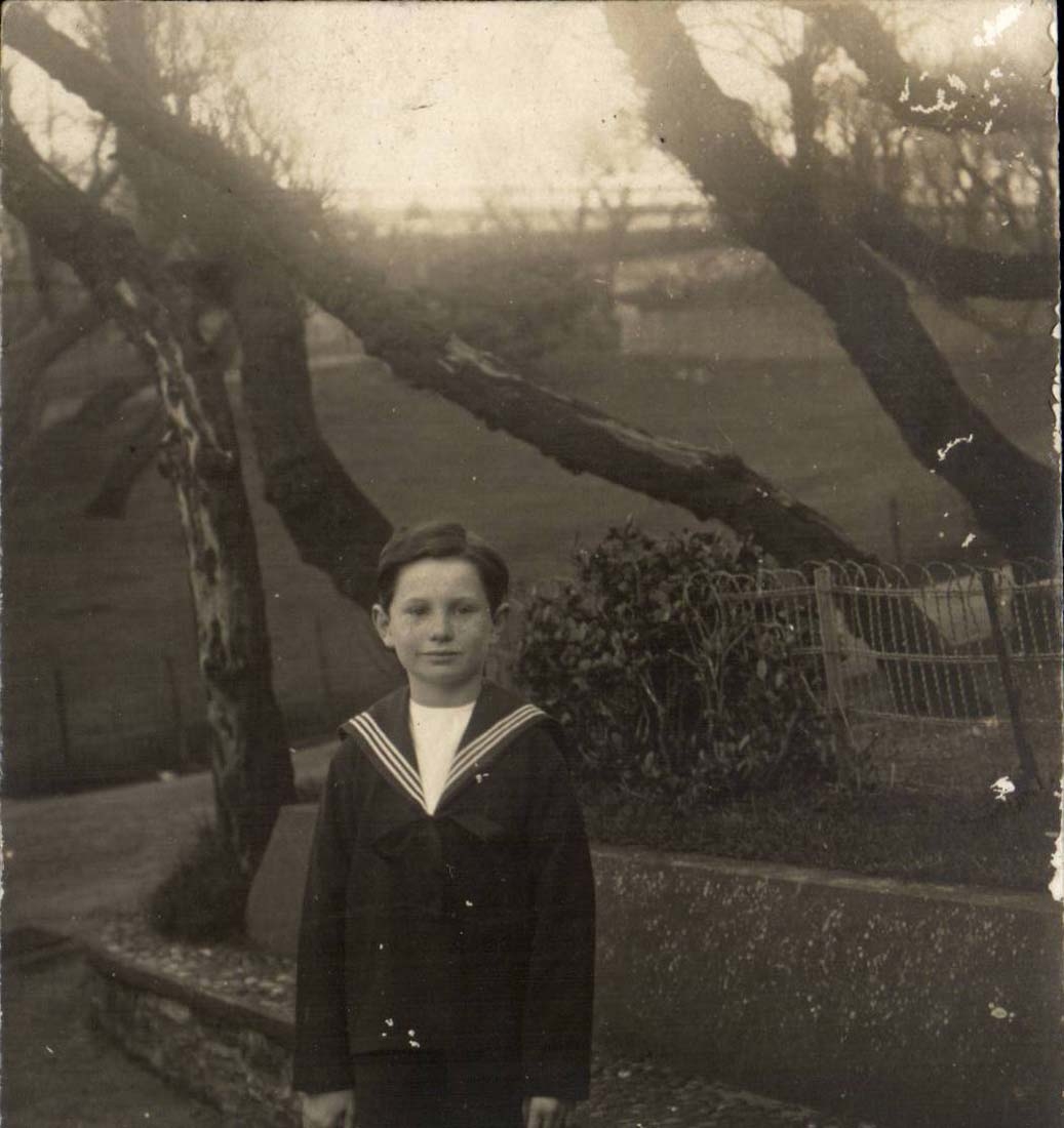 CARTE PHOTO Jeune homme enfant