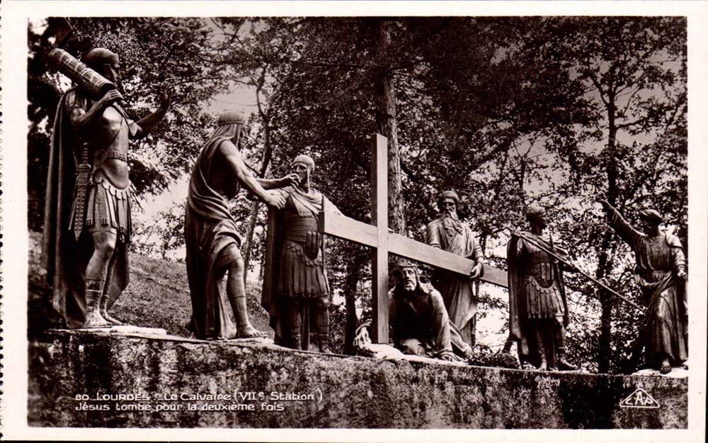 Lourdes CPA Le calvaire (7eme station) Jesus tombe pour la deuxieme fois