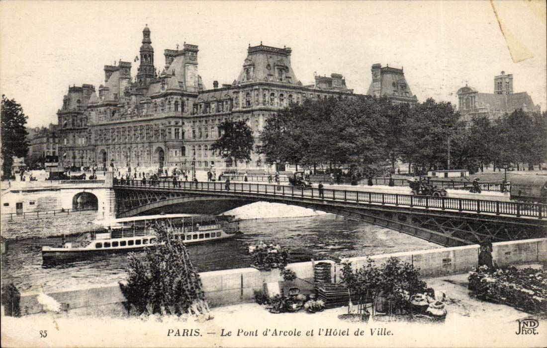PARIS — Le Pont d'Arcole et l'Hôtel de Ville — JND Hot.
