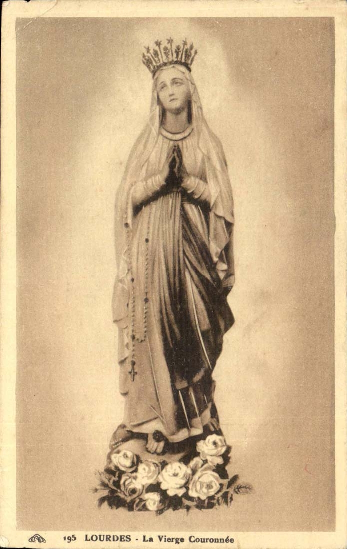 Lourdes - La Vierge Couronnee - CPA 