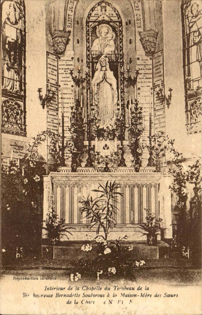 CPA Interieur de la chapelle du tombeau de la bienheureuse Soubirous