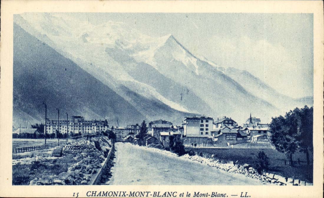 Chamonix-Mont-Blanc et le Mont-Blanc — LL.