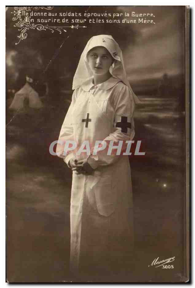 CPA Elle donne auw soldats eprouves par la guerre un sourire de soeur (miliarian red cross croix rouge)