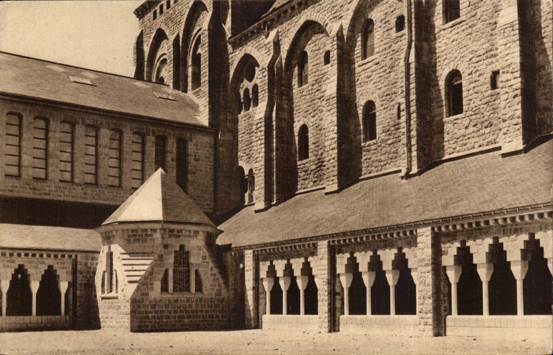 Solesmes CPA Abbaye Le nouveau cloitre et la bibliotheque (library)