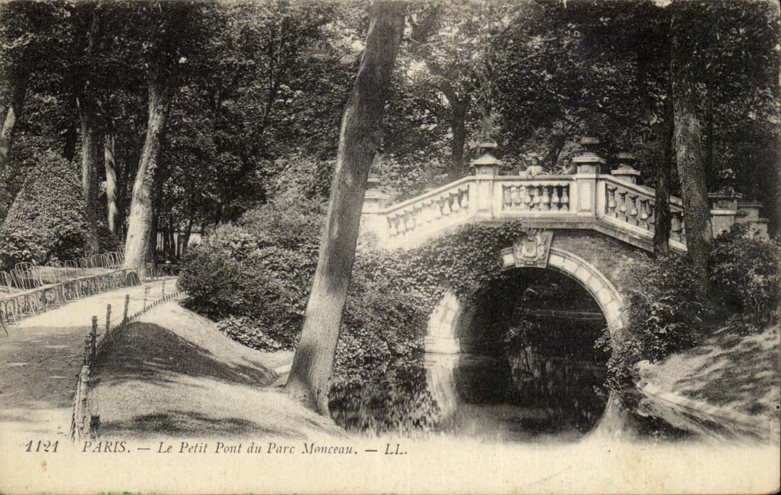 Paris CPA Le petit pont du PArc Monceau