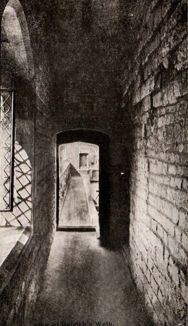 Londres London Tower of London CPA View of Ralegh's walk CPA