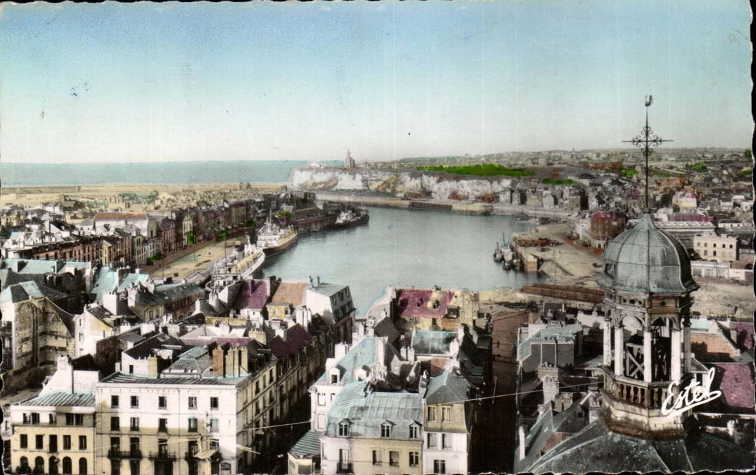 Dieppe CPA Vue generale de l'avant port et la gare maritime