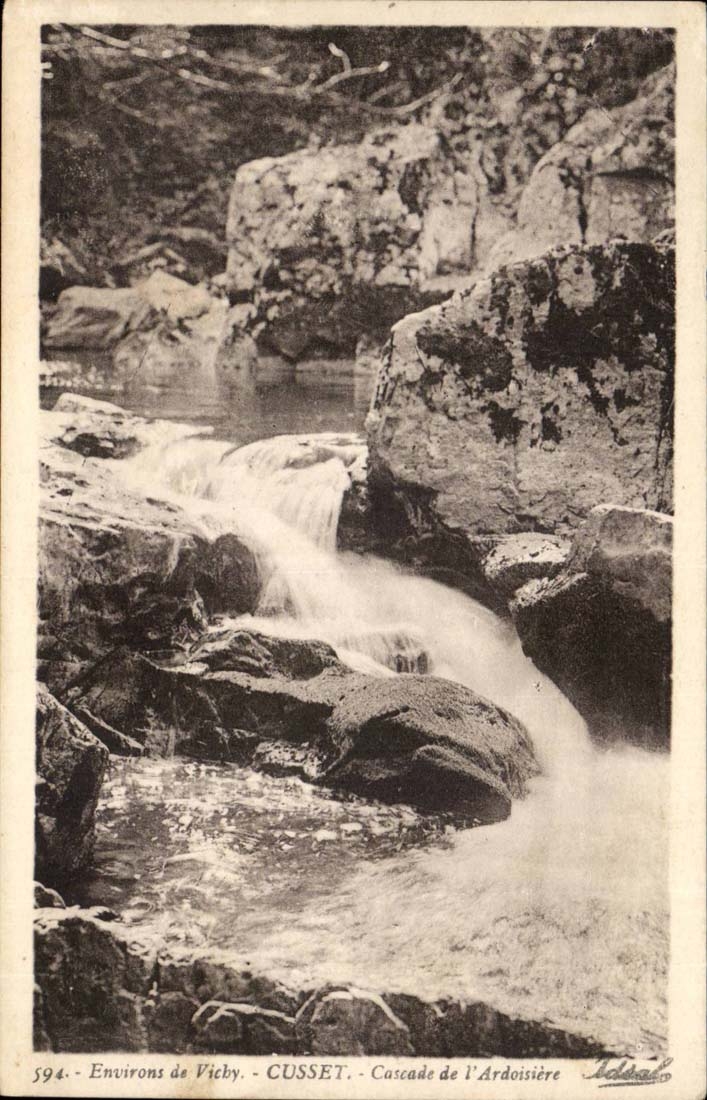 environs de Vichy CPA Cusset Cascade de l'ardoisiere