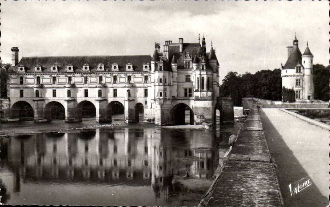Chenonceaux - Le Chateau et son reflet dans le Cher le Tour des Marques - CPA 