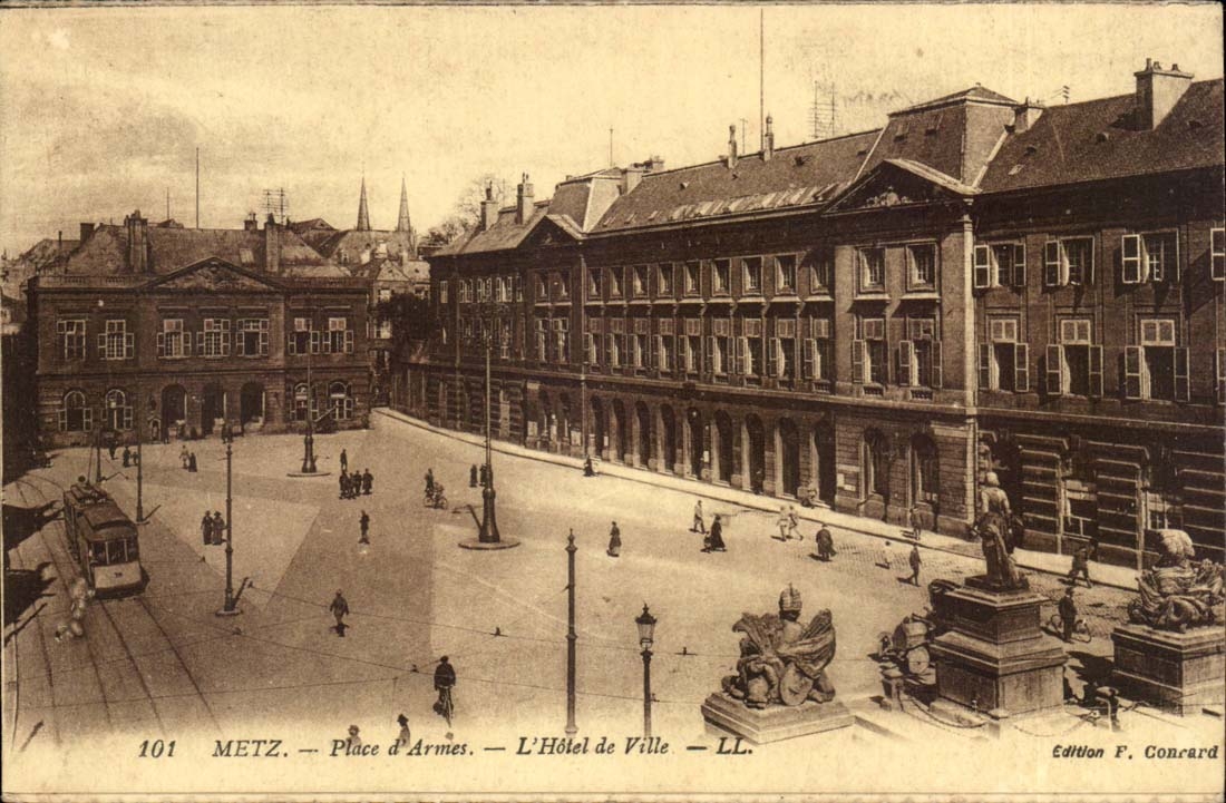 Metz - Place d'Armes - L'Hotel de Ville - CPA 