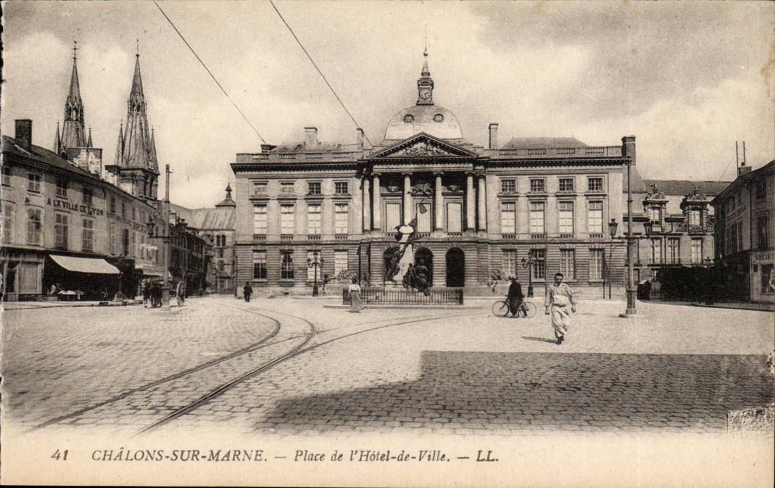 CPA Chalons sur marne Place de l'hotel de ville