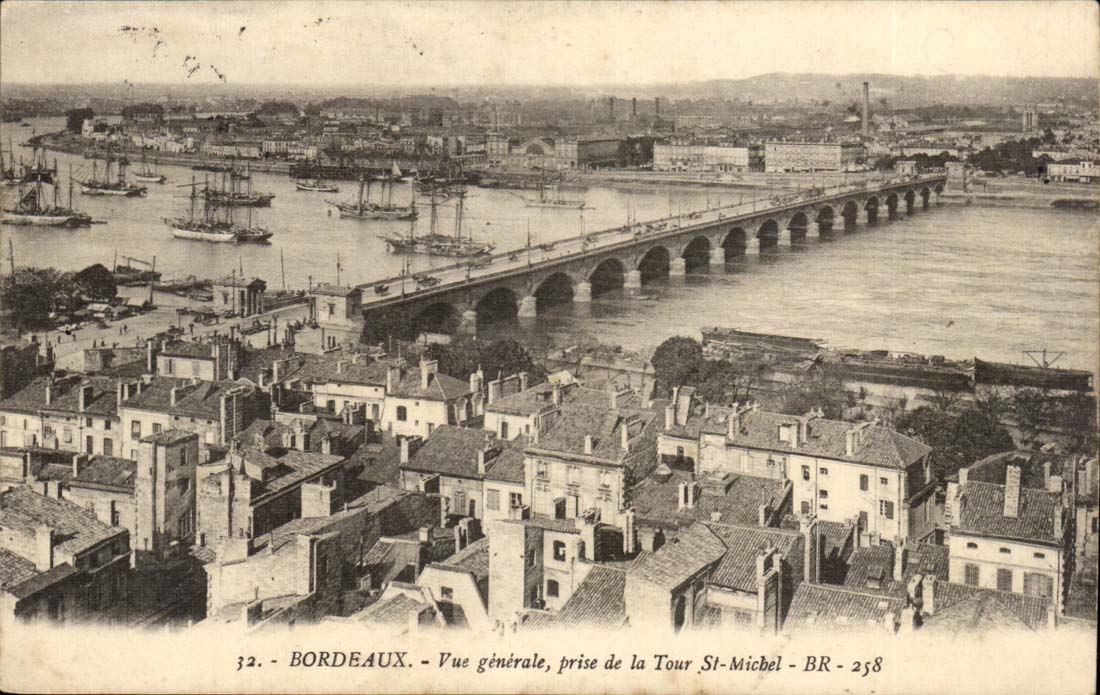 CPA Bordeaux Vue generale prise de la tour St Michel