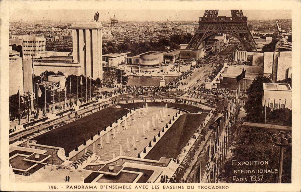 CPA paris Panorama d'ensemble avec les bassins du Trocadero (Tour Eiffel)