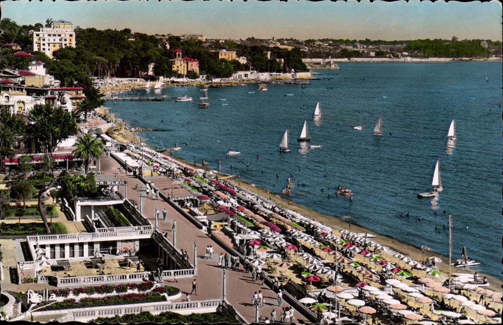 Juan les Pins - La Plage du Grand Pin - bateaux - CPA 