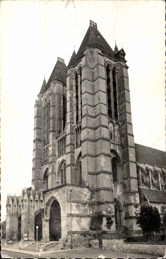 Noyon - Les Tours de la Cathedrale - CPA 