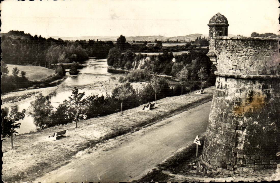 Navarrenx - Le gave et les remparts vue de la porte St Antoine - CPA 