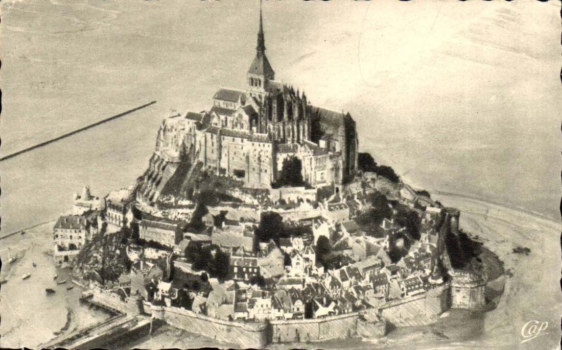 Le Mont-Saint-Michel — vue aérienne — Cie des Arts Photographiques, Paris