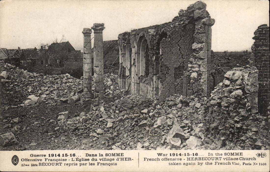 CPA Guerre 1914 1916 Dans la Somme Offensive francaise L'eglise du village d'Herbecourt repris par les francais