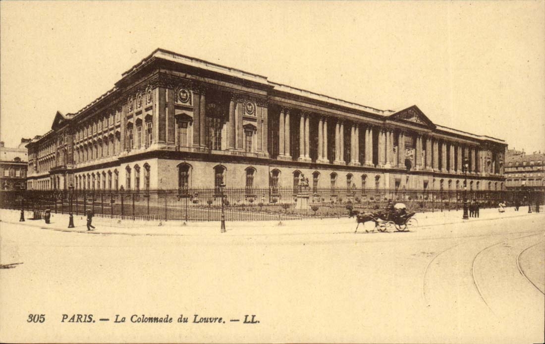 Paris CPA La colonnade du Louvre
