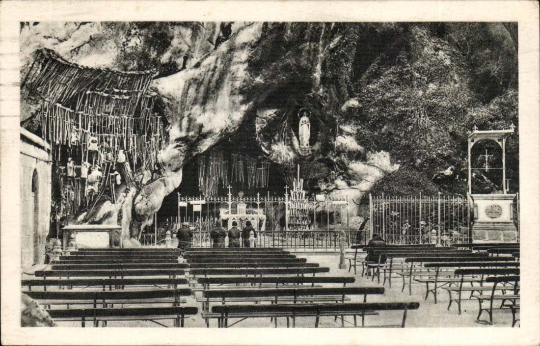 Lourdes CPA La grotte miraculeuse