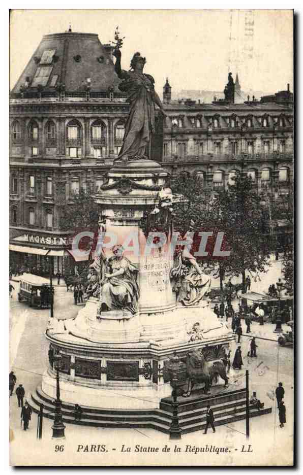 Paris CPa Statue de la Republique