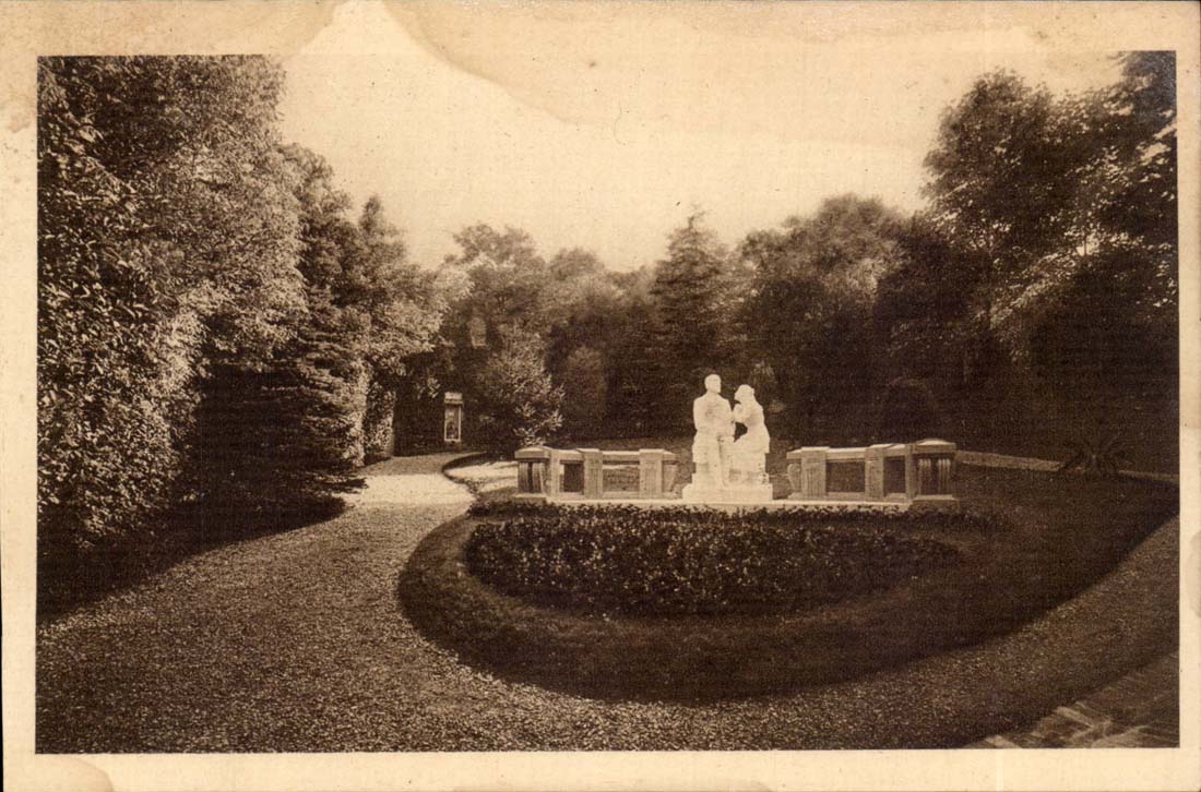 CPA Les Buissonnets Jardin