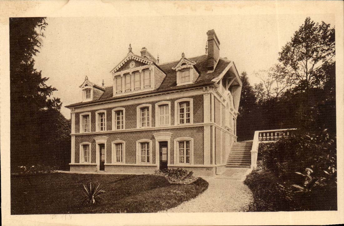 CPA Les Buissonnets Facade et terrasse
