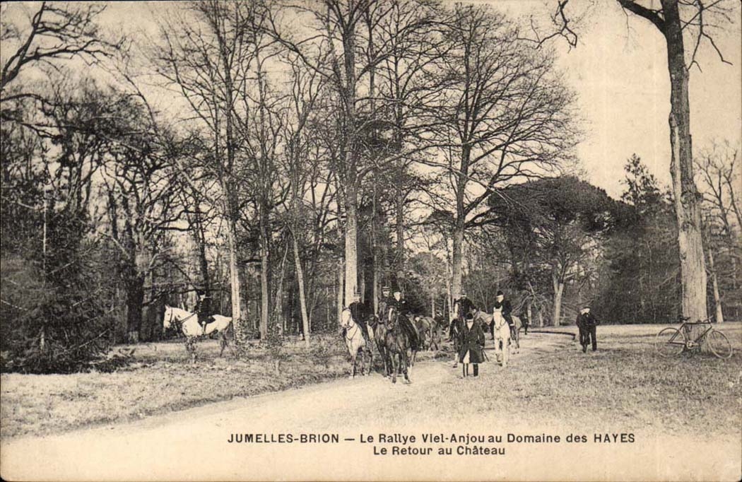 Jumelles Brion CPA Le rallye Vieil anjou au domaine des Hayes Le retour au chateau