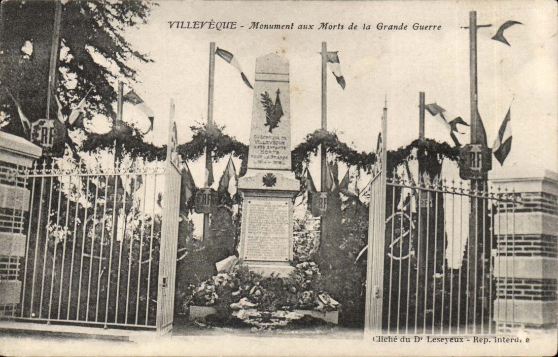 Villeveque CPA Monument aux morts de la grande guerre