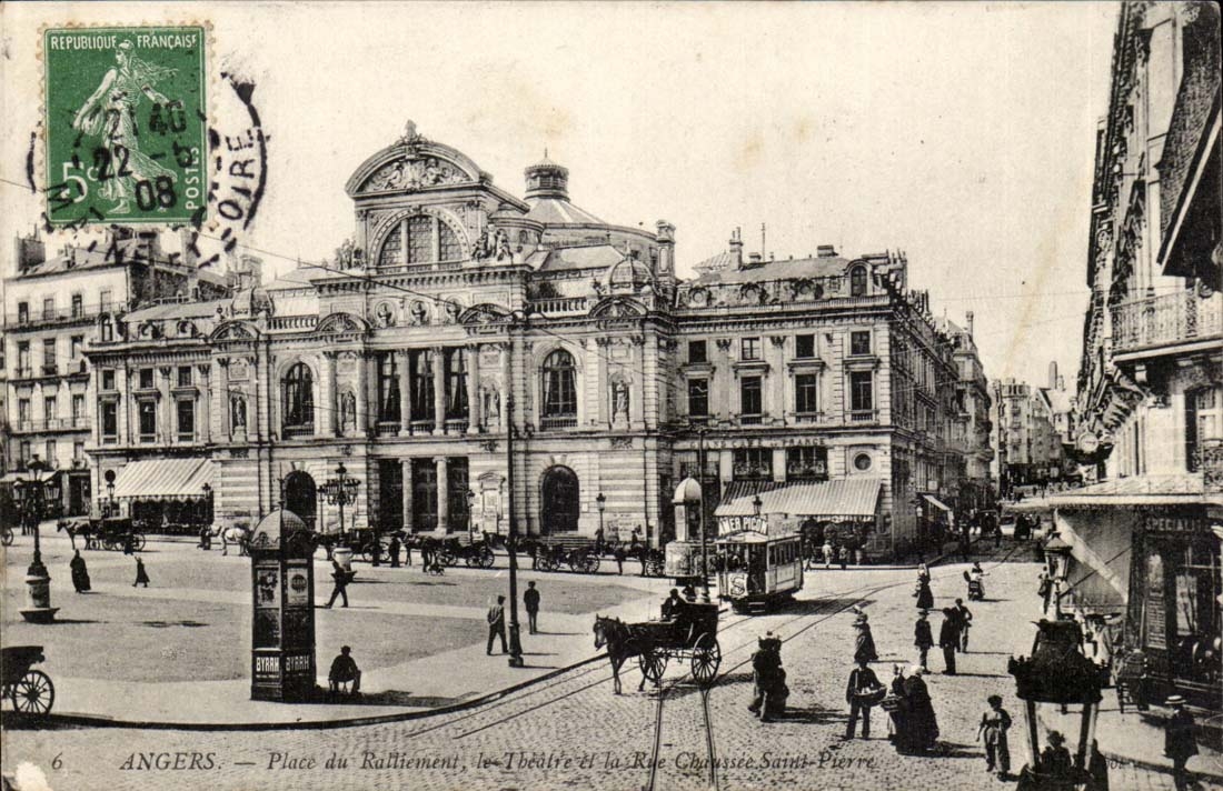Angers CPA Place du ralliement le theatre et la rue Chaussee Saint Pierre