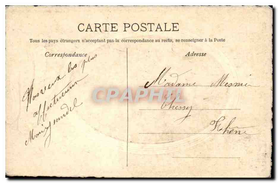 Femme en forêt — carte de vœux — éditeur non visible — Reverso