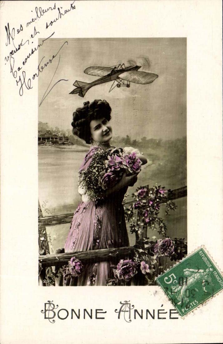 Jeune femme en robe violette — avec avion en arrière-plan — éditeur Union Postale Universelle, n° 291