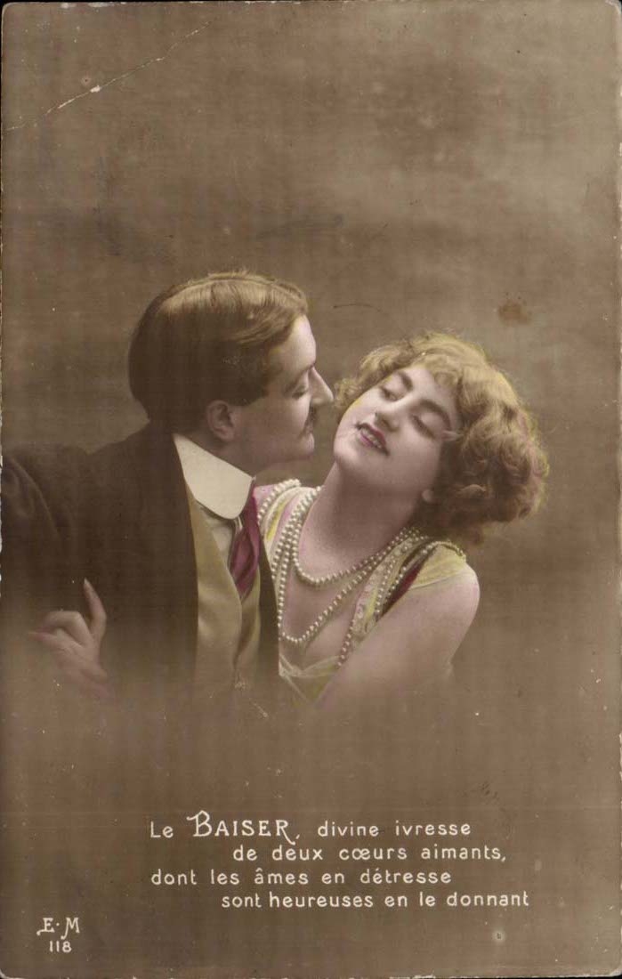 CPA FAntaisie Couple Le baiser divine vresse de deux coeurs aimants