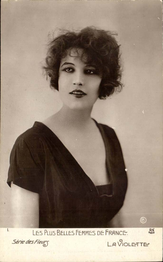 La Violette — Les Plus Belles Femmes de France — Série des Fleurs — éditée par SAN Paris