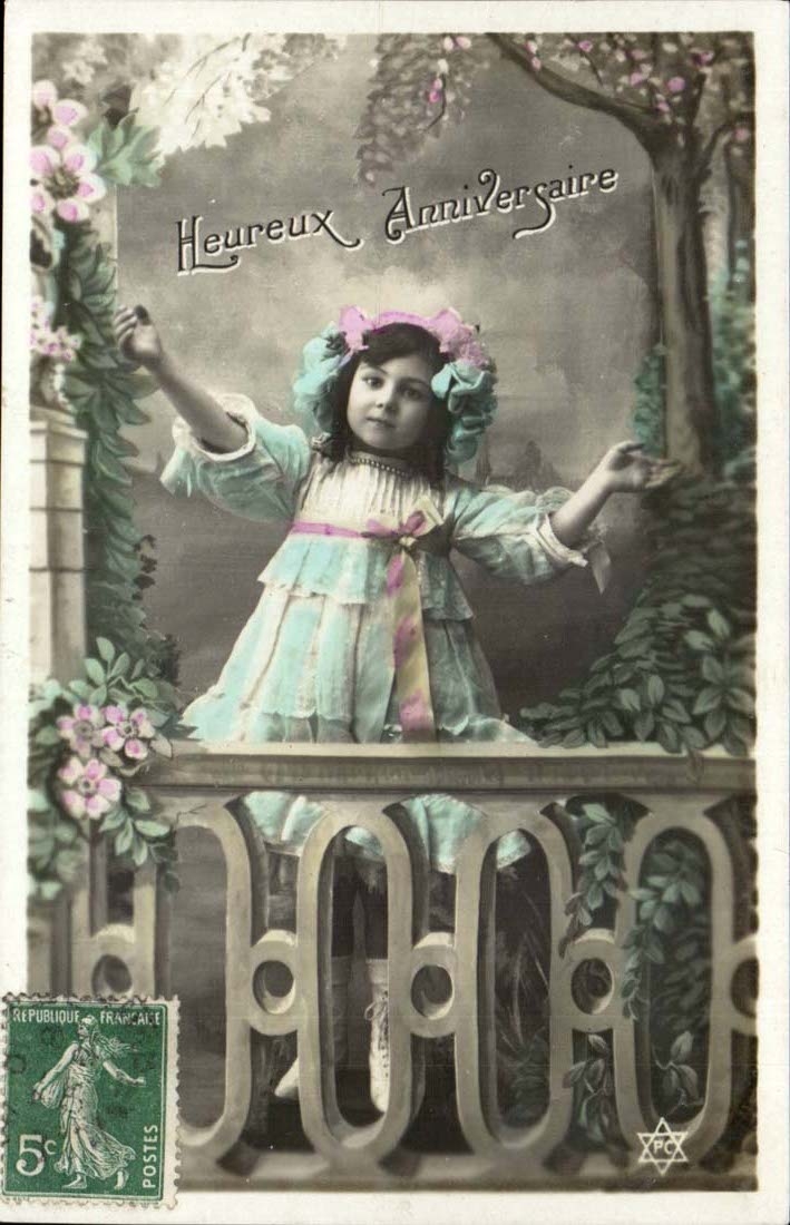 Fille sur balcon — Anniversaire — Éditeur inconnu, n° de série non visible