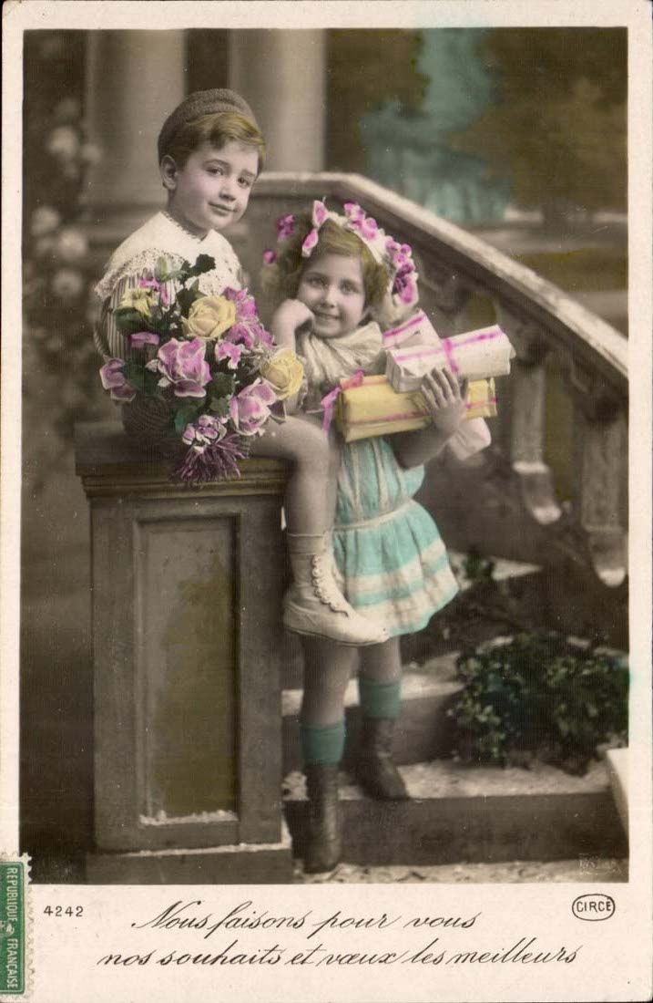 Deux enfants avec fleurs et cadeaux — éditeur CIRCE, n° 4242
