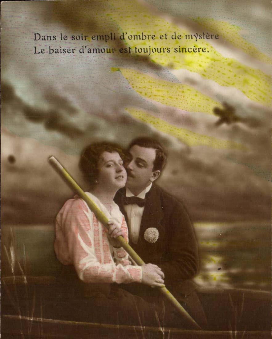 CPA FAntaisie Couple Dans le soir empli d'ombre et de mystere le baiser d'amour est toujours sincere