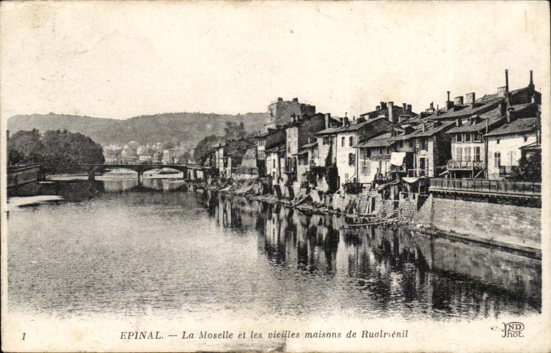 Epinal CPA La Moselle et les vieilles maisons de Rualmenil