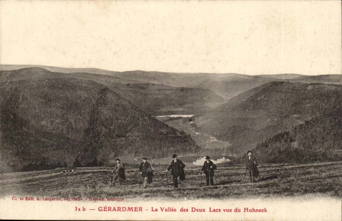 GÉRARDMER — La Vallée des Deux Lacs vue du Hohneck — Éditeur A. Largeron, Bij. Seuv.
