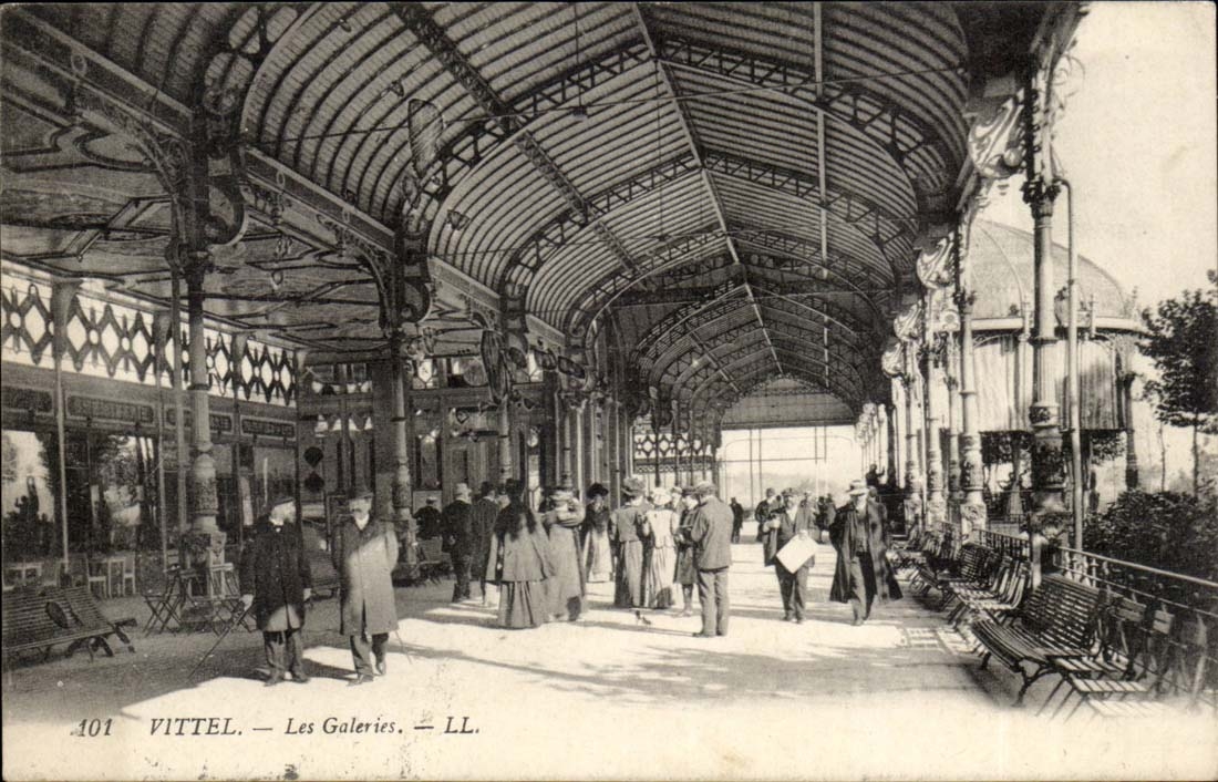 Vittel CPA Les galeries