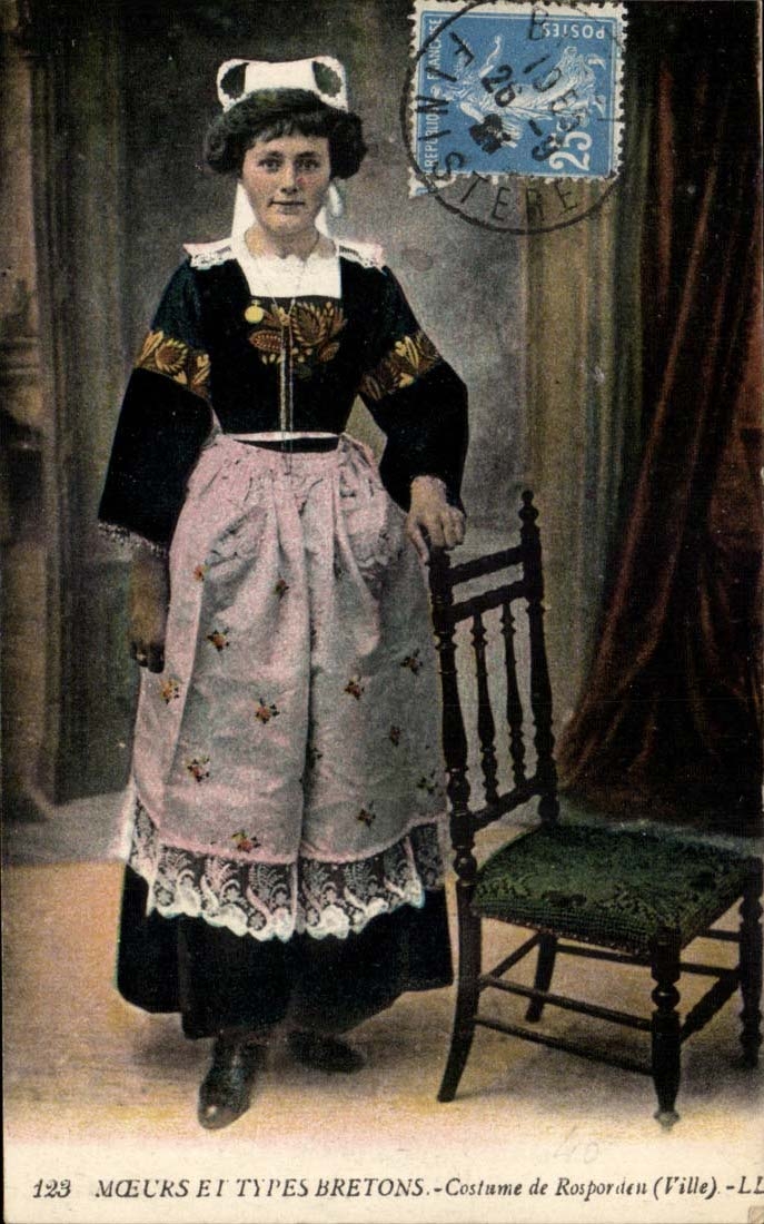 Femme en costume breton — Rosporden (Ville) — LL. 123 — Éditeur : LL